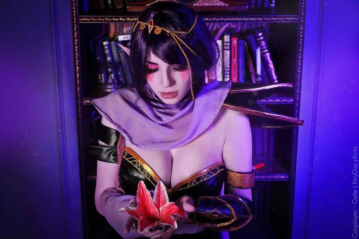 战斗民族DOTA2神还原Cosplay：爱学习的圣堂刺客