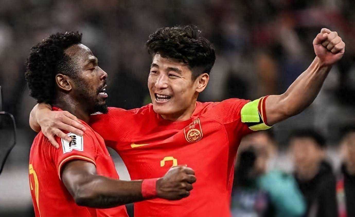 1-2！亚洲冠军崩溃：第2跌至垫底，再输1场=提前出局，国足