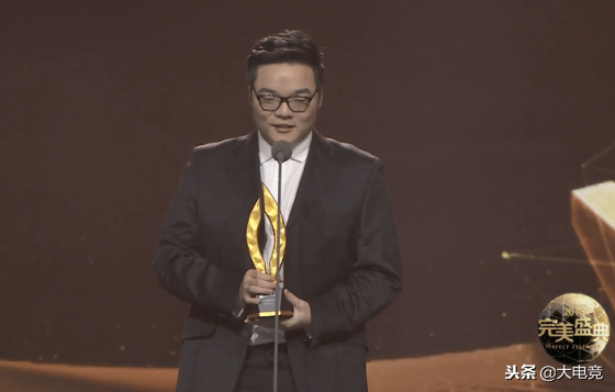 DOTA2：完美圣典颁奖人气主播毋庸置疑，那个男人他lei了