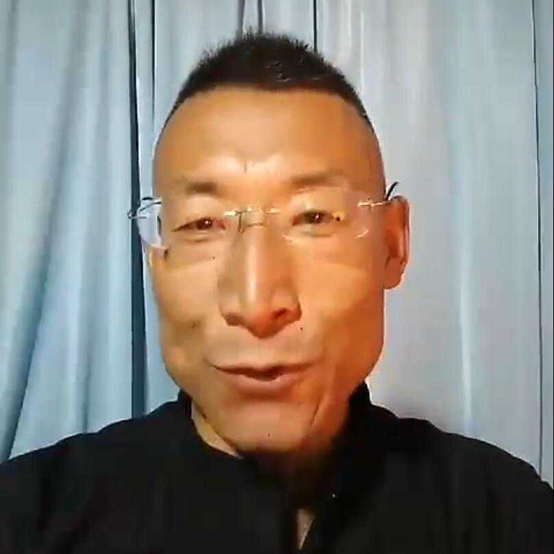 火爆B站的巨魔战将什么来头，他以前还当过老师，说过相声？