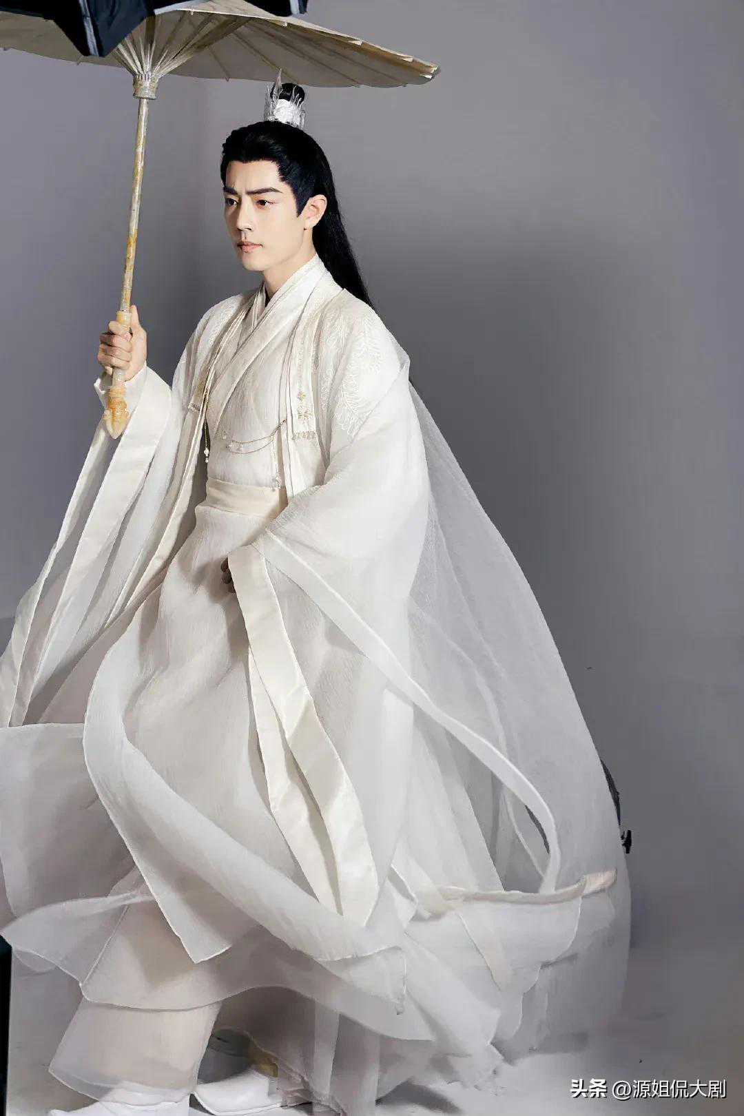 你以为《玉骨遥》讲时影和命劫的故事，实际是他和两个神的故事。