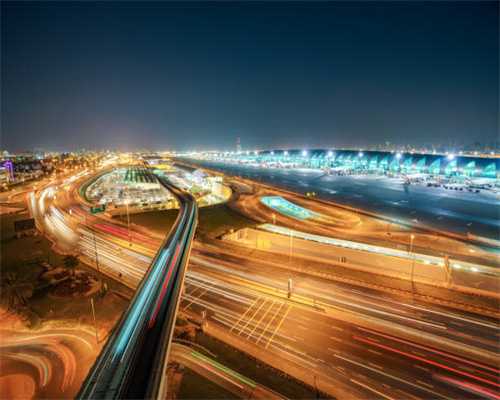 被六个美女倒追，谁为宅男造梦？